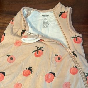 2 Kyte baby sleep sacks size m. 05 tog and 1 tog in great condition